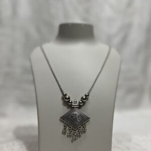 Stylish Fashion Pendant Necklace – A Perfect Blend of Elegance & Charm - Image 2