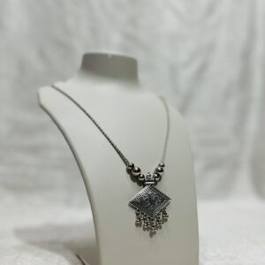 Stylish Fashion Pendant Necklace – A Perfect Blend of Elegance & Charm - Image 1