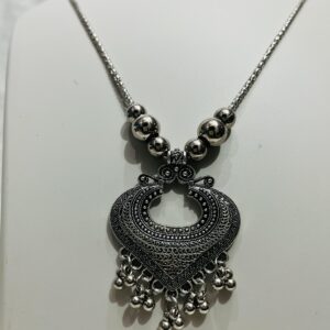 Elegant Fashion Pendant Necklace – Timeless Beauty - Image 3