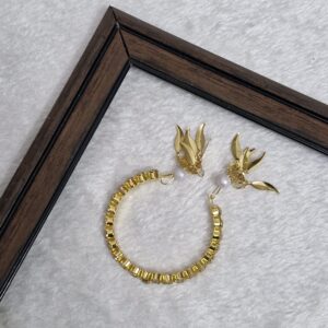 Elegant Gold-Tone Hand Bracelet with Stone Embellishments - Image 3